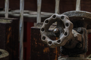 rostige armatur in fabrik