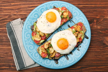 Sandwich with egg, tomato, greens, and mushrooms