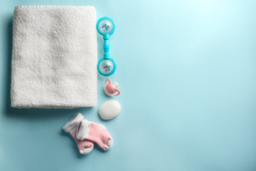 Obraz premium Baby necessities on blue background