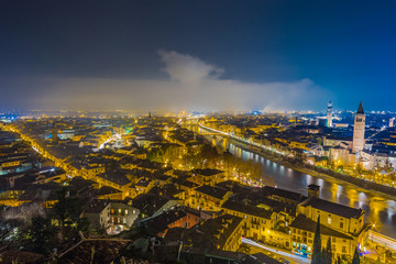 Obraz premium skyline of Verona in Italy at night