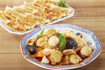 五目あんかけチャーハンと餃子