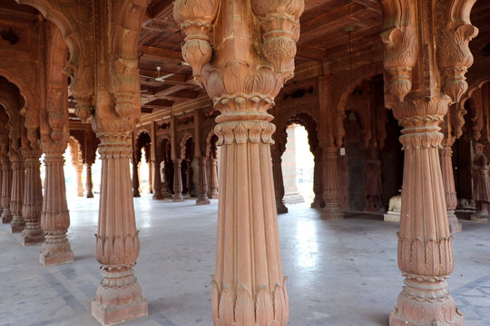 The Chhatris of Indore were built in the late 1800s in the memory of Holkar rulers and the tombs are built on the cremation spot of the Holkar rulers near Rajwada.