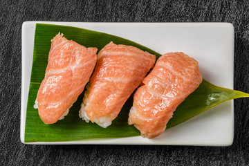 鮭のにぎり寿司　Finger sushi of the salmon