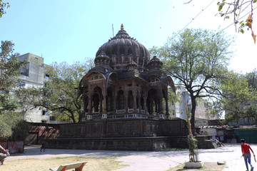 The Chhatris of Indore were built in the late 1800s in the memory of Holkar rulers and the tombs are built on the cremation spot of the Holkar rulers near Rajwada.