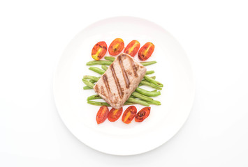 tuna steak with salad