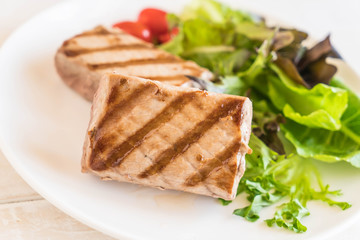 tuna steak with salad