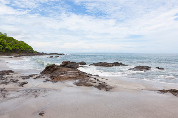 Fototapeta na wymiar Waves crashing to rocks montezuma beach