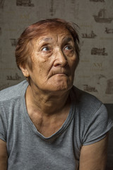Obraz premium portrait of a pensive elderly woman 