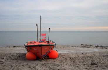 rotes Fischerboot, Seebrücke