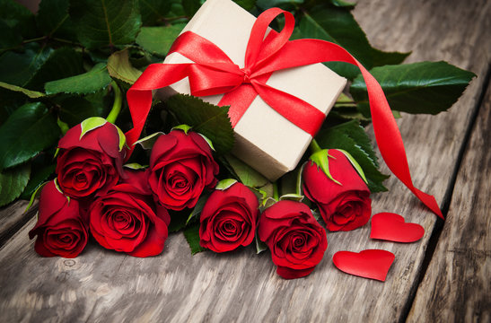 Red roses and gift box