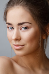 Obraz premium Studio portrait of beautyful woman with natural make-up