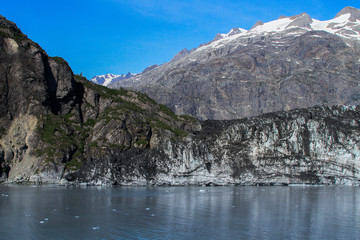 Glacier Bay, Alaska, picture of a glacier in the summer time