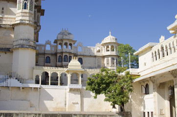 Fototapeta na wymiar The city palace of Udaipur in India 