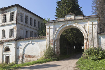 Fototapeta na wymiar Gate of Spaso-Sumorin monastery in the town of Totma, Vologda Region, Russia