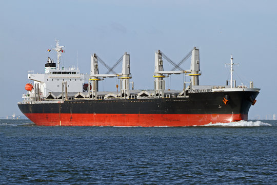 Massengutfrachter bei Terneuzen