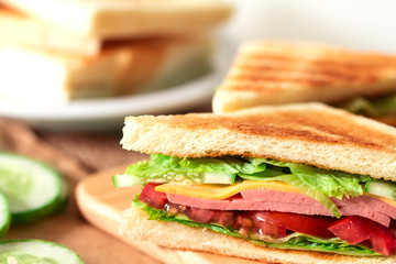 Sliced Grilled sandwiches bread with bacon , ham and cheese