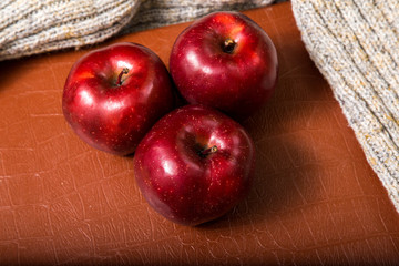 apples are red