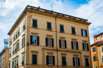 Palazzo signorile giallo, centro storico, Pisa