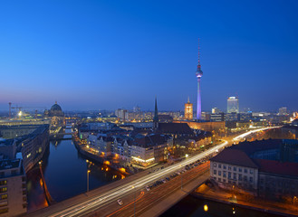 Obraz premium Berlin Mitte Skyline wieczorem, Berlin, Niemcy, Europa