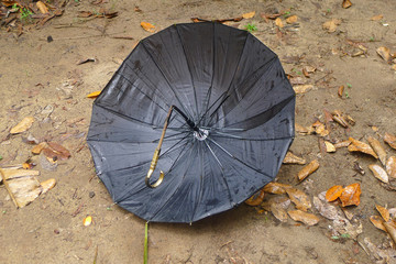Regenschirm geknickt