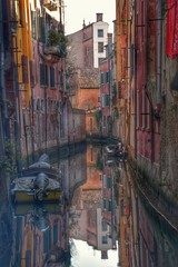 Canale interno tipico di venezia