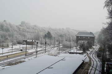 Bahnhof Flensburg im Winter bei frostigen Temperaturen.