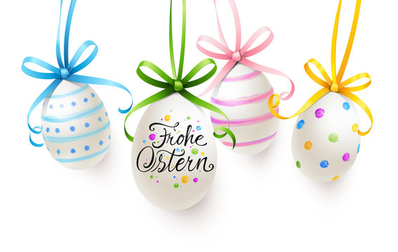 Bunt bemalte hängende Ostereier mit Schleifen und Kalligraphie - Frohe Ostern