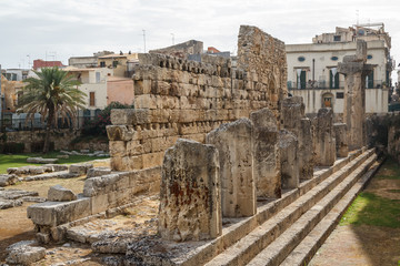 Fototapeta na wymiar Ruins of the ancient Apollo temple in the city of Siracuse, Sici
