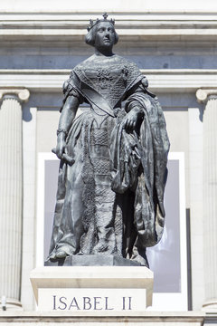 Isabel II statue