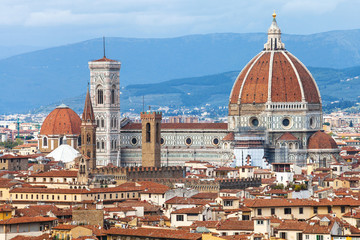 Fototapeta na wymiar view of Duomo in Florence city