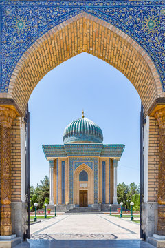 Mausoleum of Imam-al-Matrudiy in Samarkand, Uzbekistan