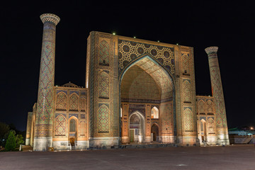 Fototapeta na wymiar Detail of Sher-Dor Madrasah in Samarkand, Uzbekistan