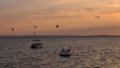 kite surf and sunset © Katarzyna