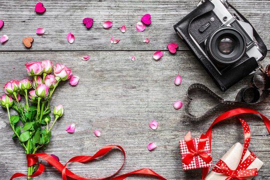 valentines day background. vintage retro camera with pink roses flower