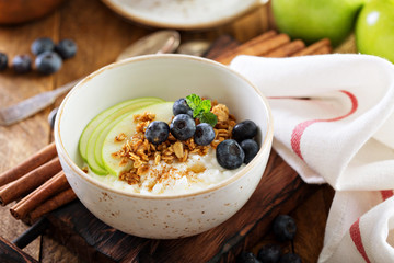 Cottage cheese for breakfast with granola