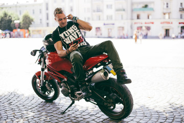 motorcyclis holds great time