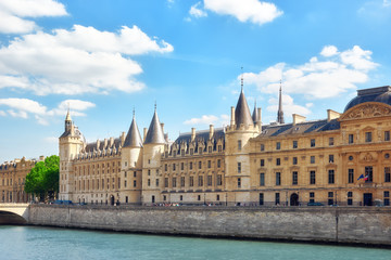 Fototapeta premium Castle - Prison Concierges seafront of the Seine river in Par