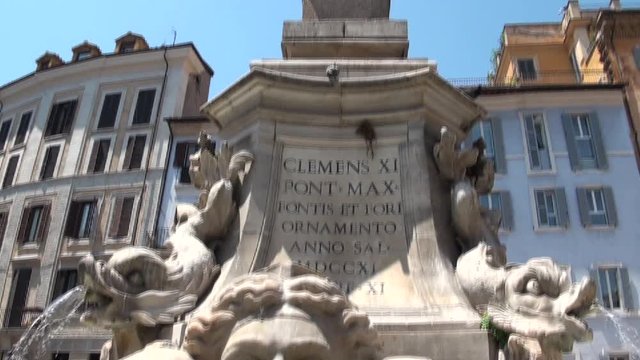 Plaza la Rotonda-Panteon de Agripa