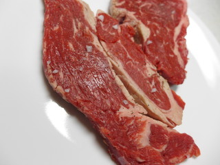 흰 접시 밑간 소고기 요리 전 Beef  meat marinate 