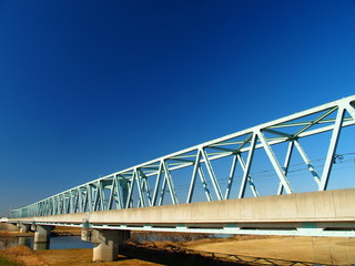 冬の江戸川に架かる筑波エクスプレスの鉄橋