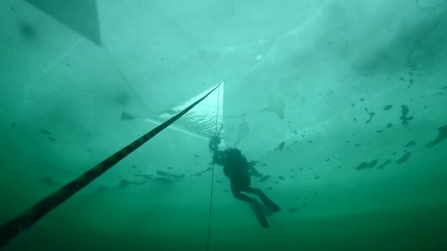 Scubadiver rise to the diving hole, icedivind in like

