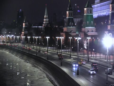 Ночная набережная в Москве