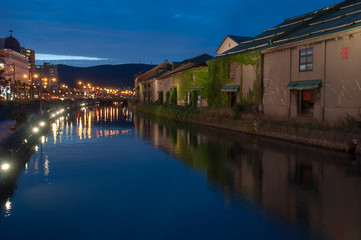 Fototapeta na wymiar マジックアワーの小樽の運河
