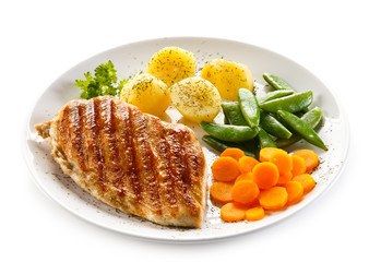Grilled chicken fillets and vegetables 