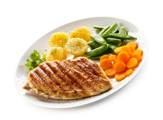 Grilled chicken fillets and vegetables 