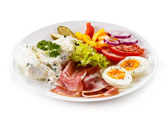 Breakfast - boiled egg, bacon, cottage cheese and vegetables 