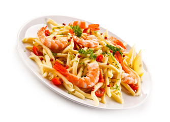 Shrimps with pasta and vegetables 
