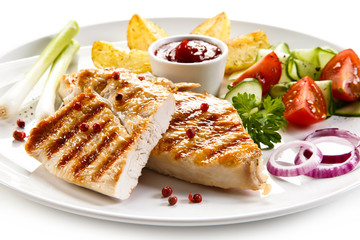 Grilled chicken fillet, chips and vegetable salad 