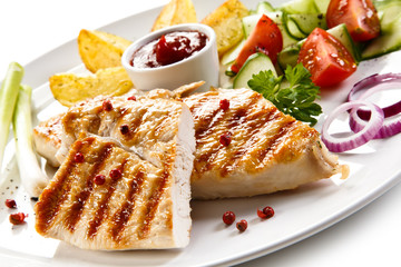Grilled chicken fillet, chips and vegetable salad 
