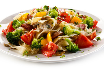 Pasta with meat, tomato sauce and vegetables 